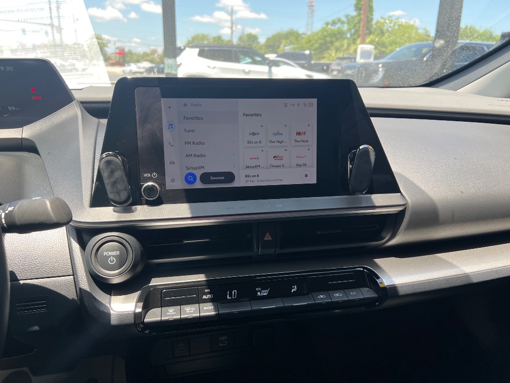 2024 Toyota Prius LE - Photo 6