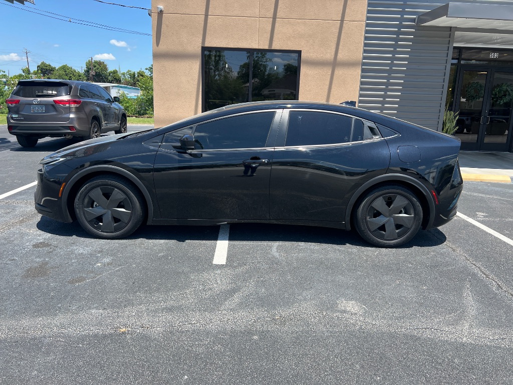 2024 Toyota Prius LE - Photo 9