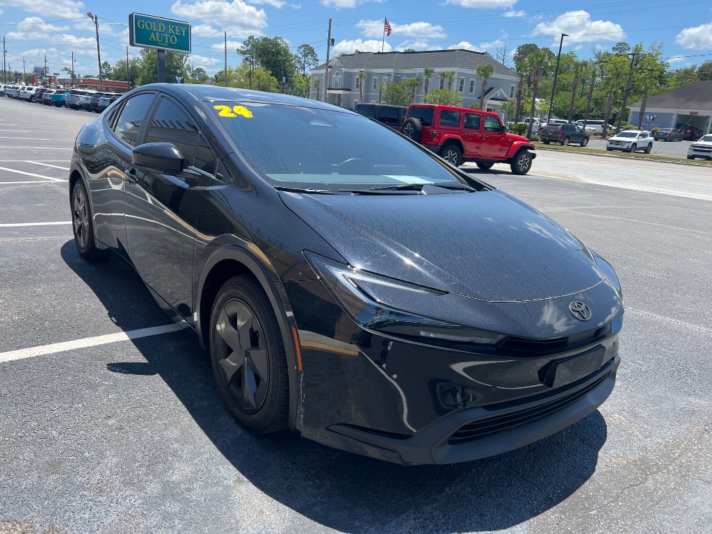 2024 Toyota Prius LE - Photo 12