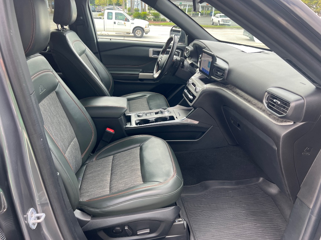 Ford Explorer photo 18