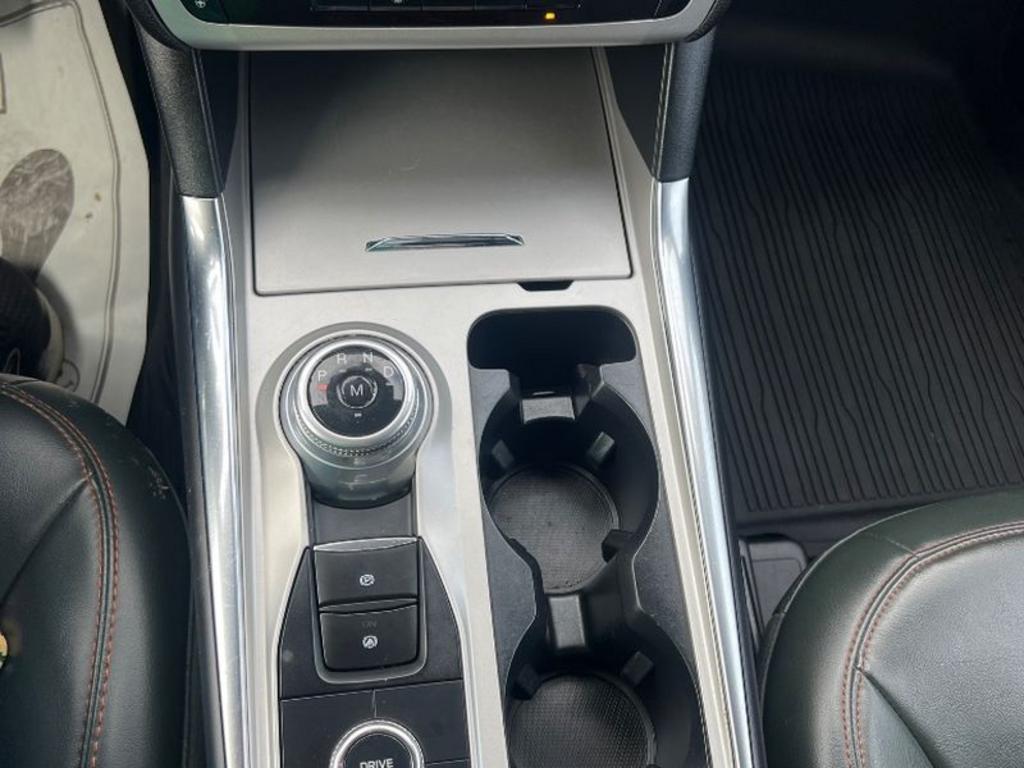 Ford Explorer photo 8