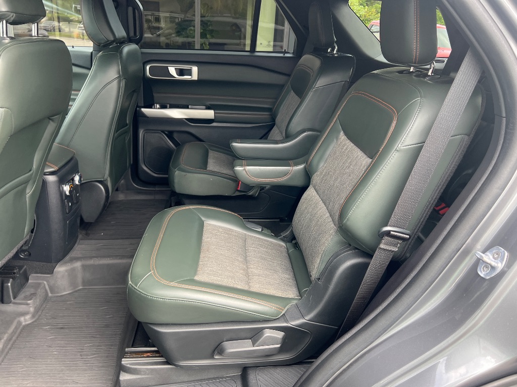 Ford Explorer photo 16