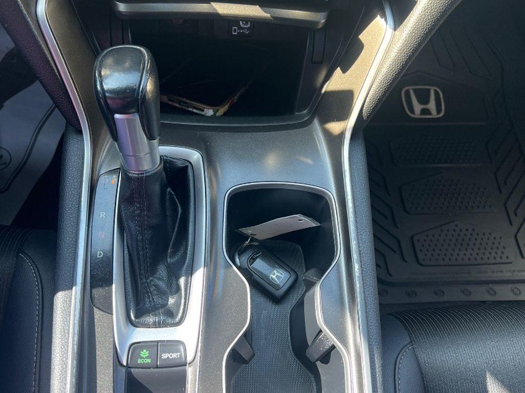 Honda Accord photo 7