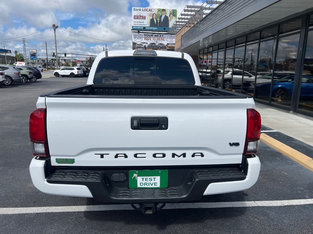 Toyota Tacoma photo 10