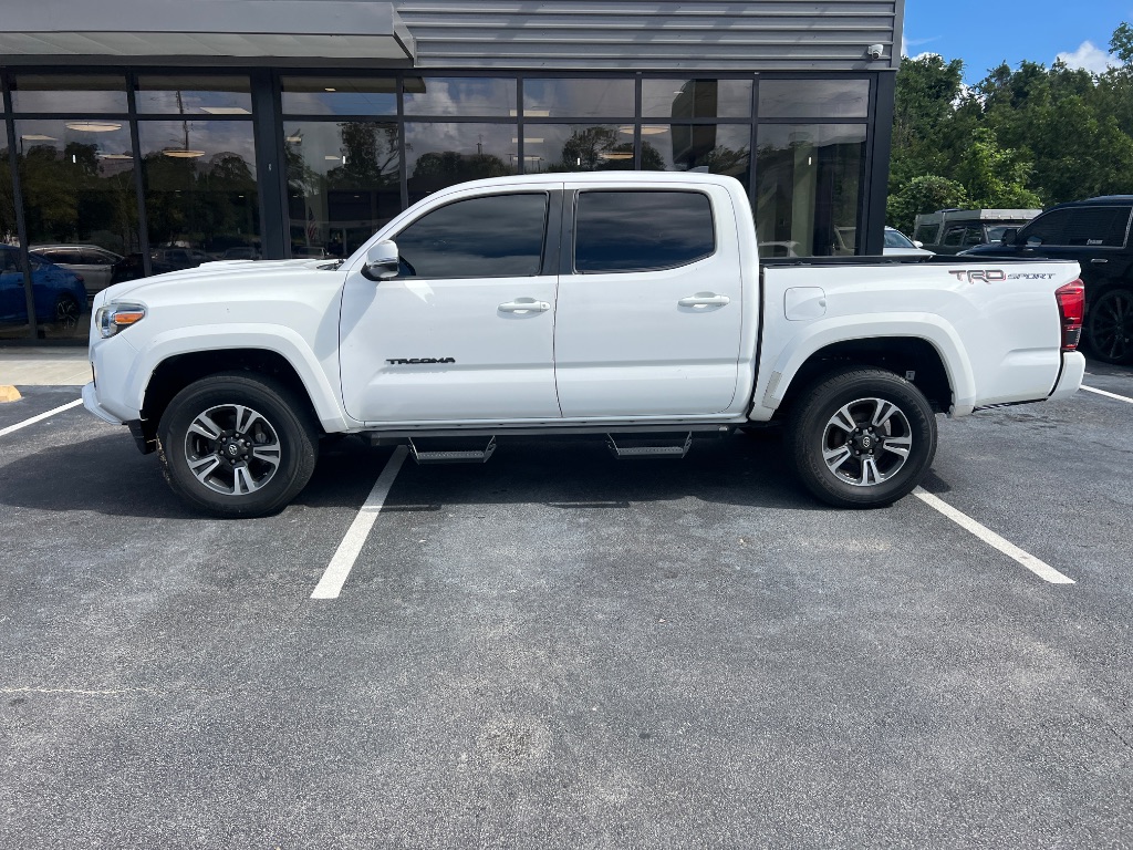 Toyota Tacoma photo 9