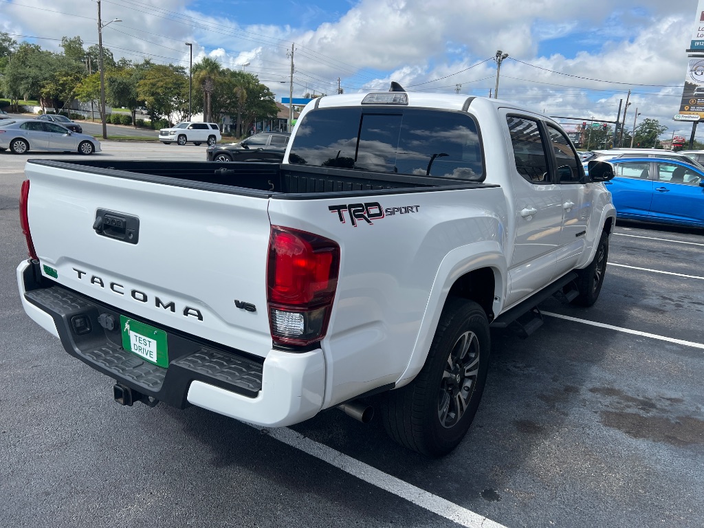 Toyota Tacoma photo 11