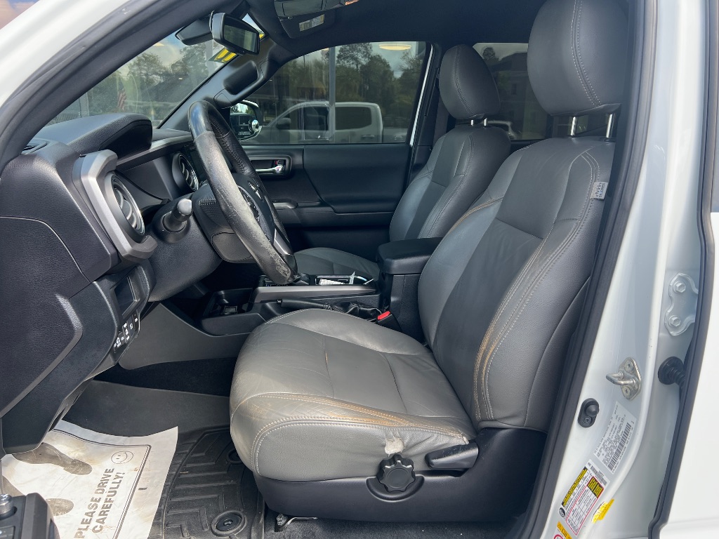 Toyota Tacoma photo 13