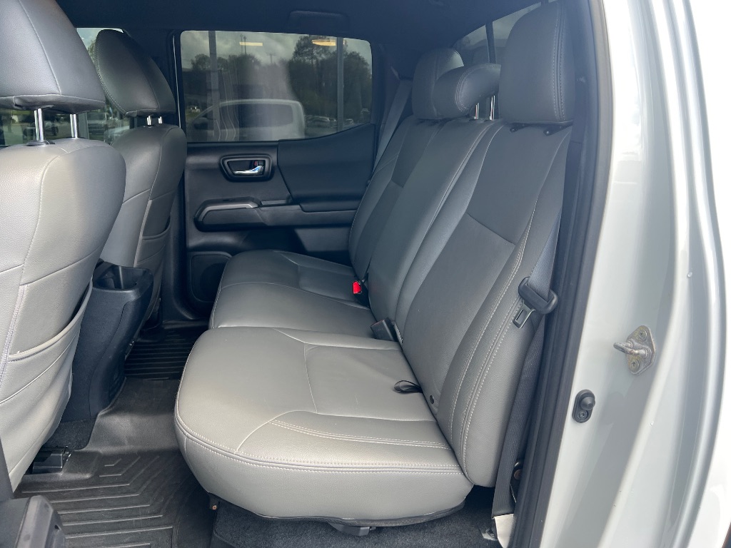 Toyota Tacoma photo 14