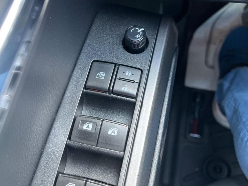 Toyota Tacoma photo 2