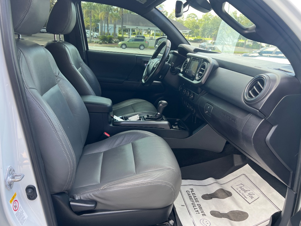 Toyota Tacoma photo 15