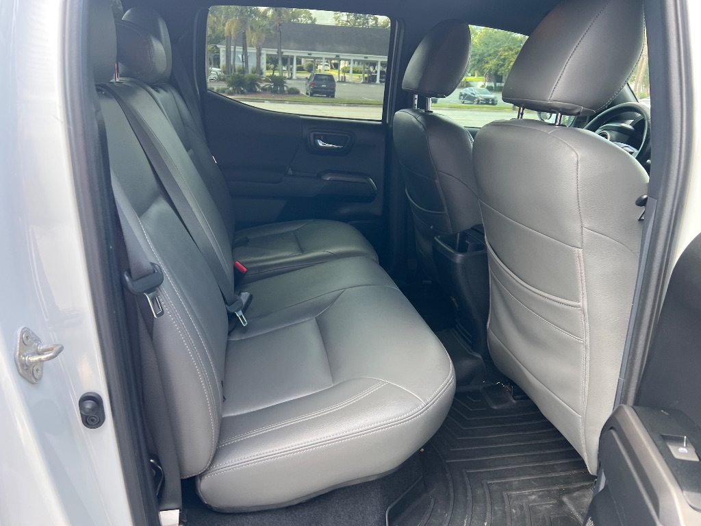 Toyota Tacoma photo 16