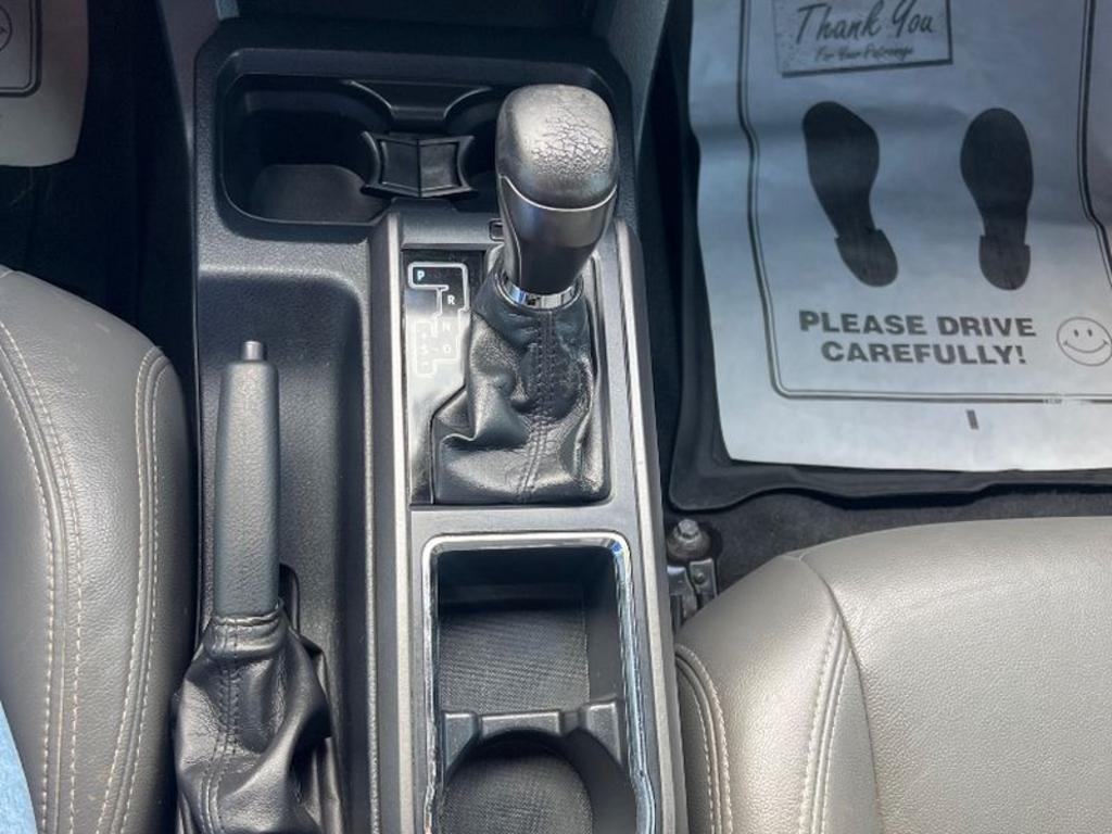 Toyota Tacoma photo 7