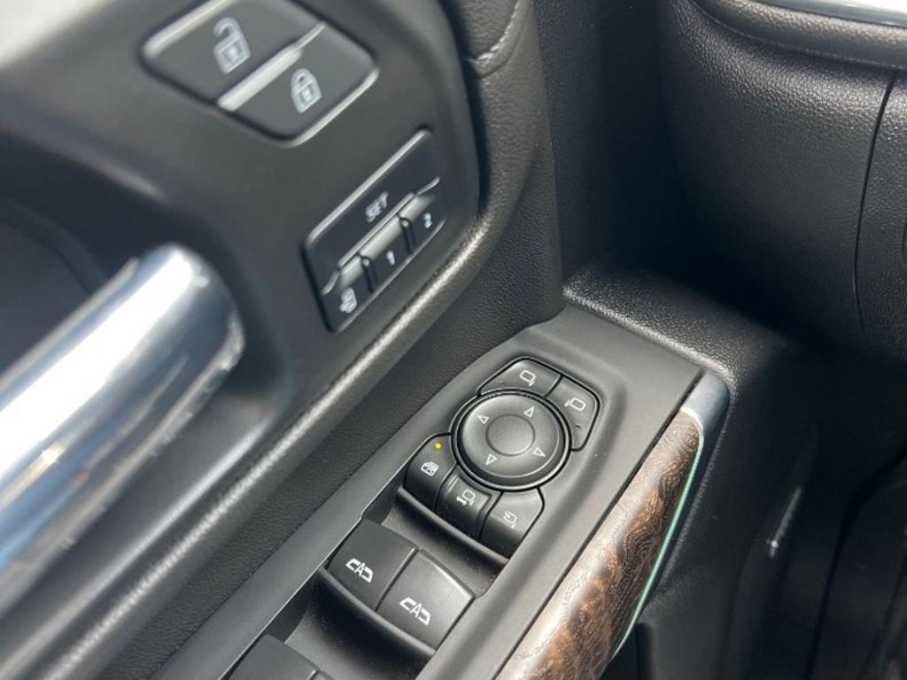 GMC Sierra photo 2