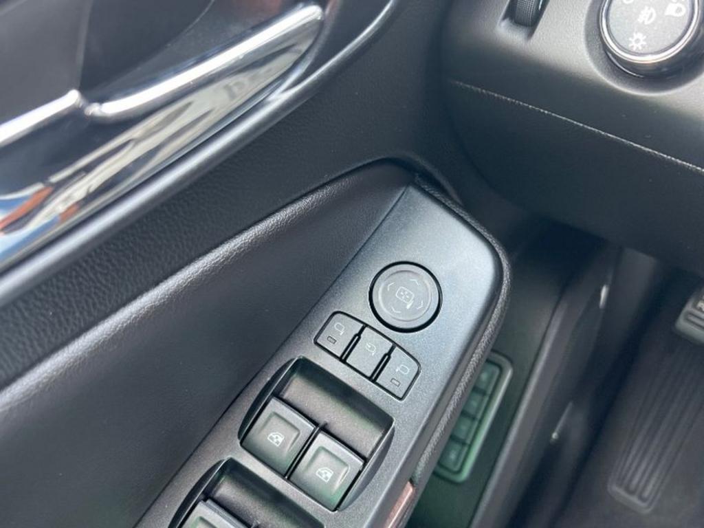 GMC Yukon photo 2