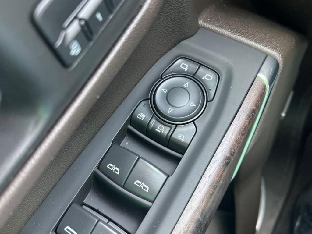 GMC Sierra photo 2