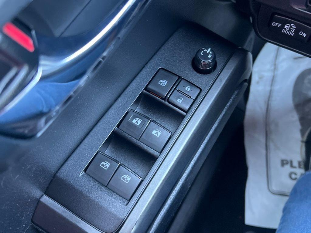 Toyota Tacoma photo 2