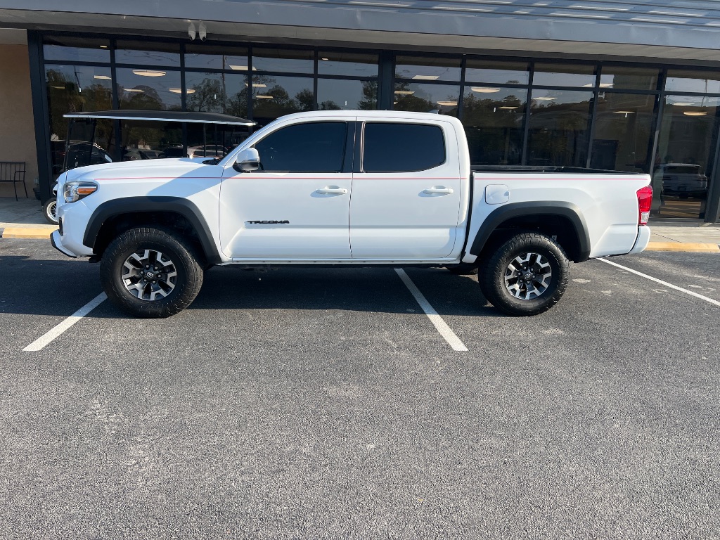 Toyota Tacoma photo 9
