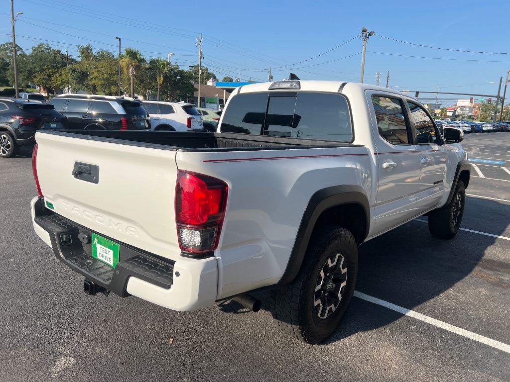 Toyota Tacoma photo 11