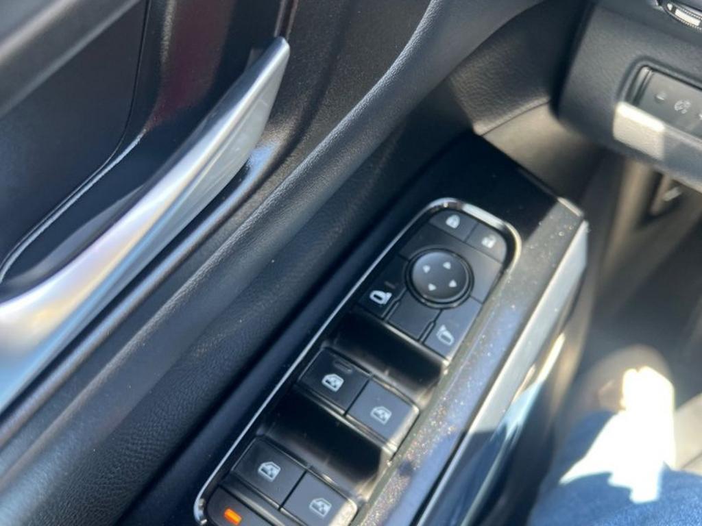 Nissan Pathfinder photo 2