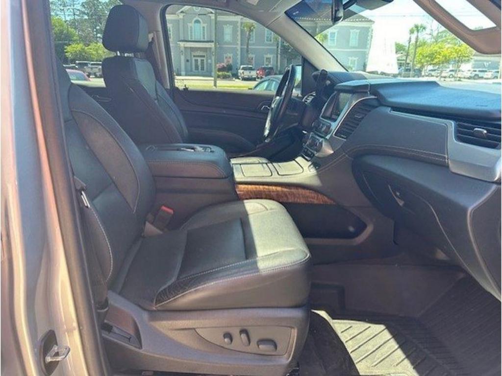 Chevrolet Suburban photo 18