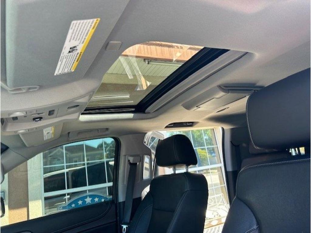 Chevrolet Suburban photo 8