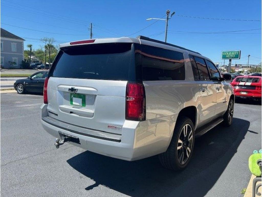 Chevrolet Suburban photo 14