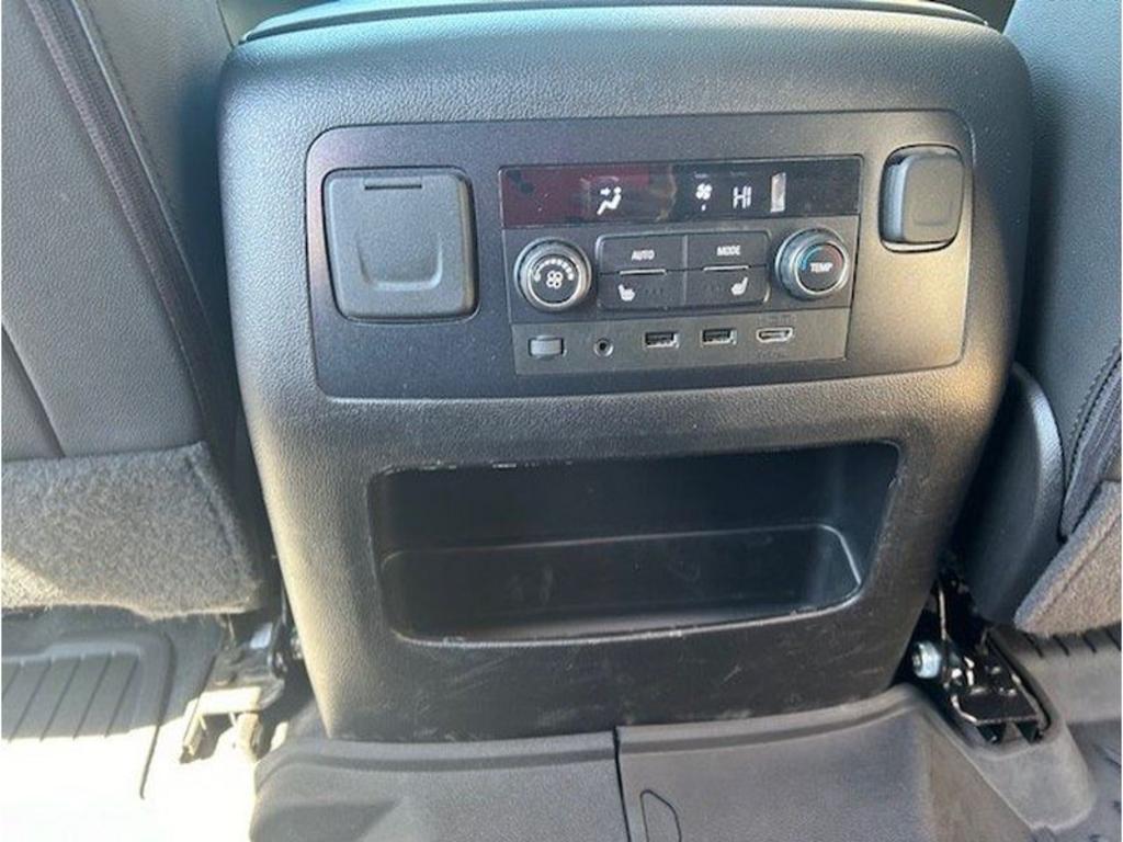 Chevrolet Suburban photo 9