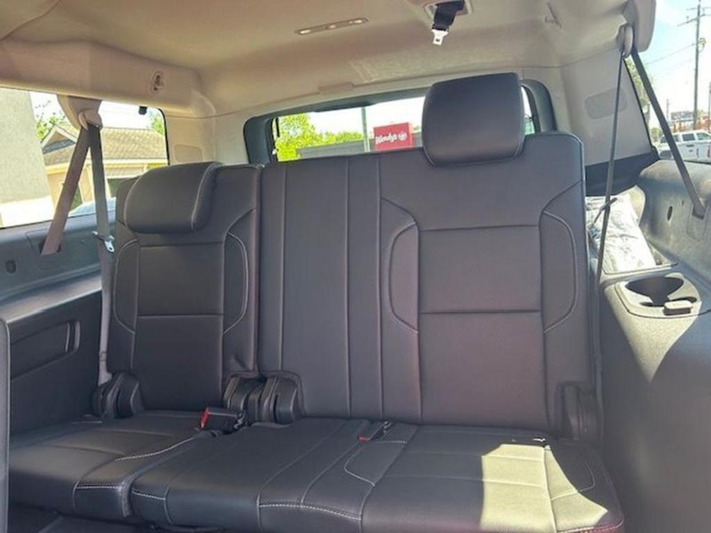 Chevrolet Suburban photo 17