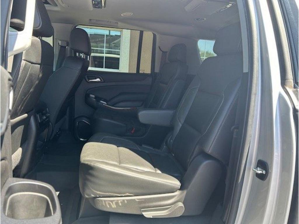 Chevrolet Suburban photo 16