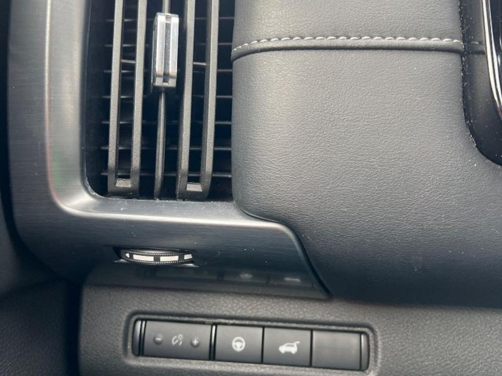 Nissan Pathfinder photo 4