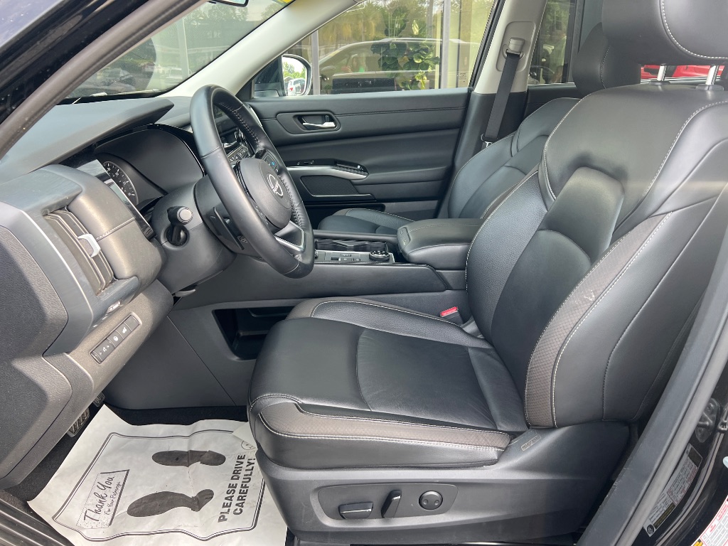 Nissan Pathfinder photo 14