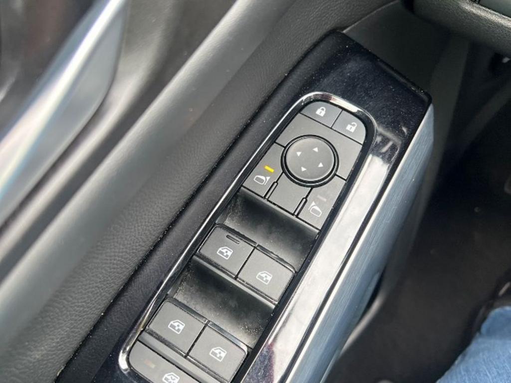 Nissan Pathfinder photo 2