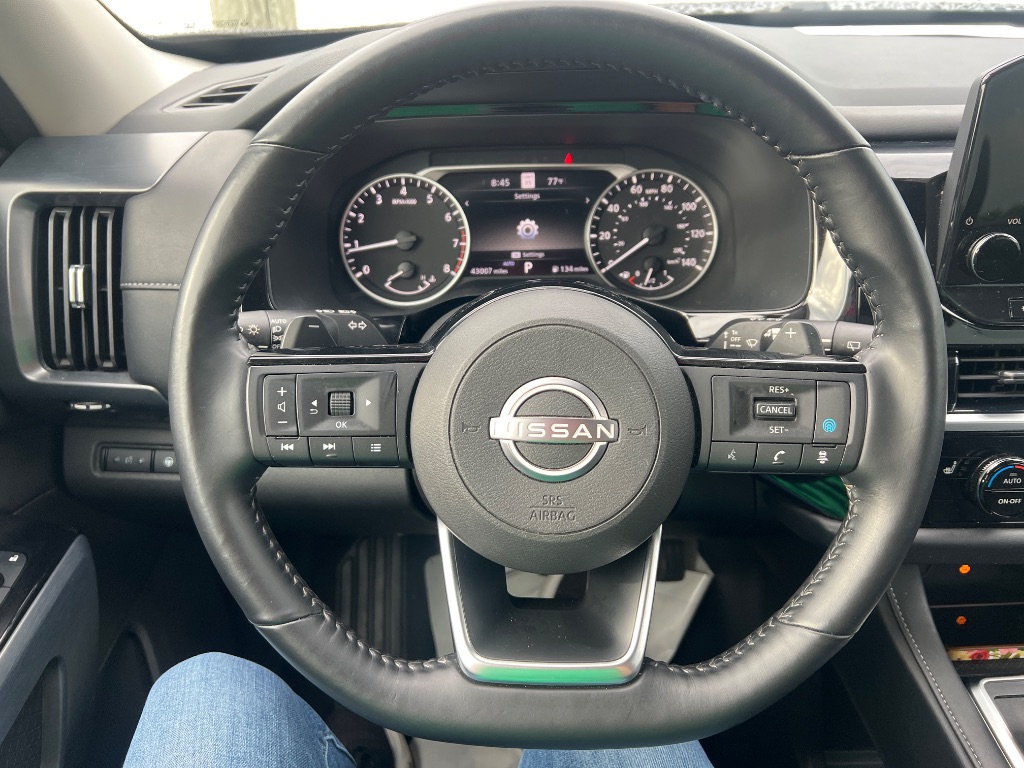 Nissan Pathfinder photo 5