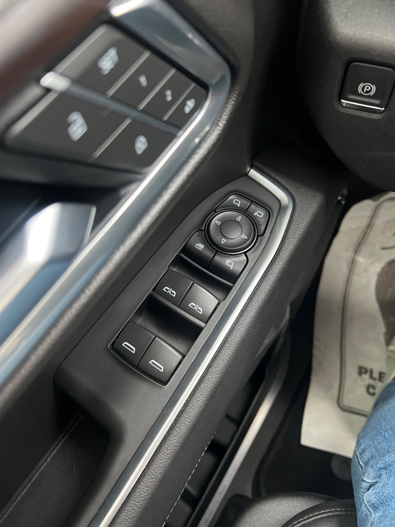 GMC Sierra photo 2