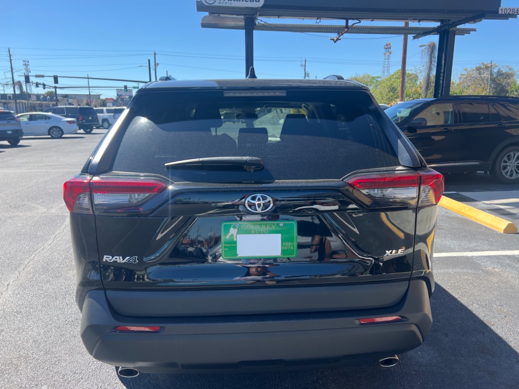 2023 Toyota RAV4 XLE - Photo 11