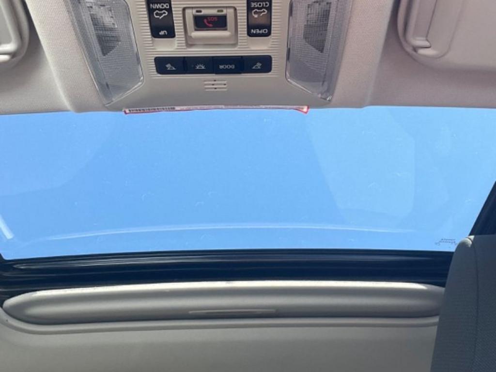 2023 Toyota RAV4 XLE - Photo 8