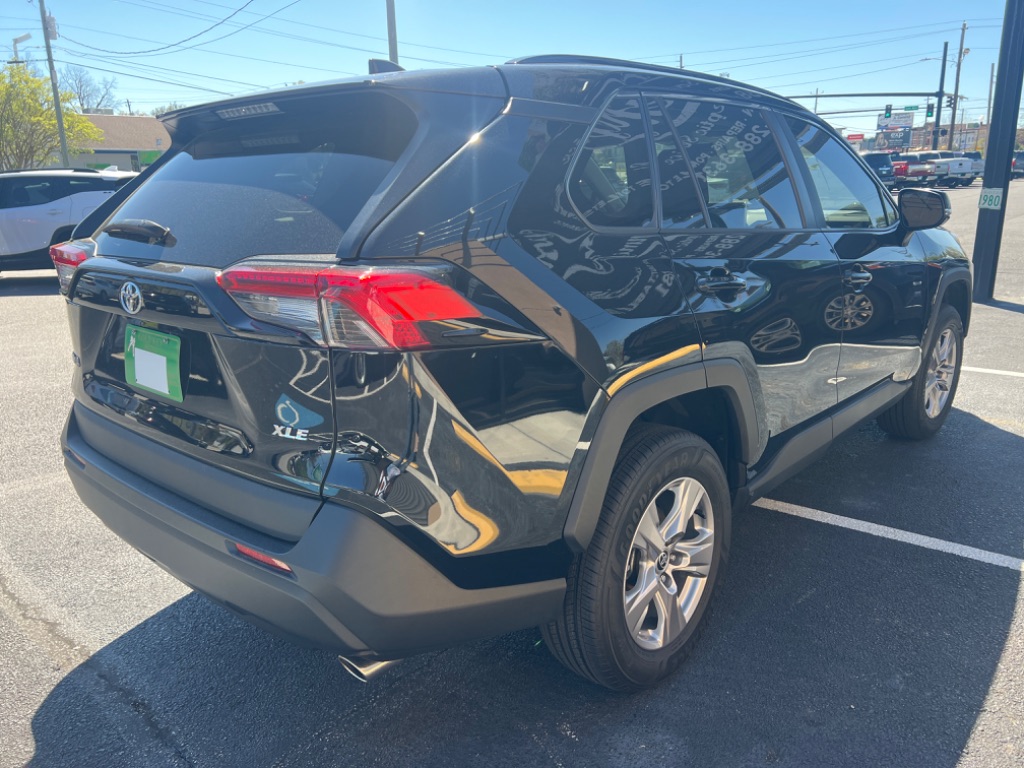 2023 Toyota RAV4 XLE - Photo 12