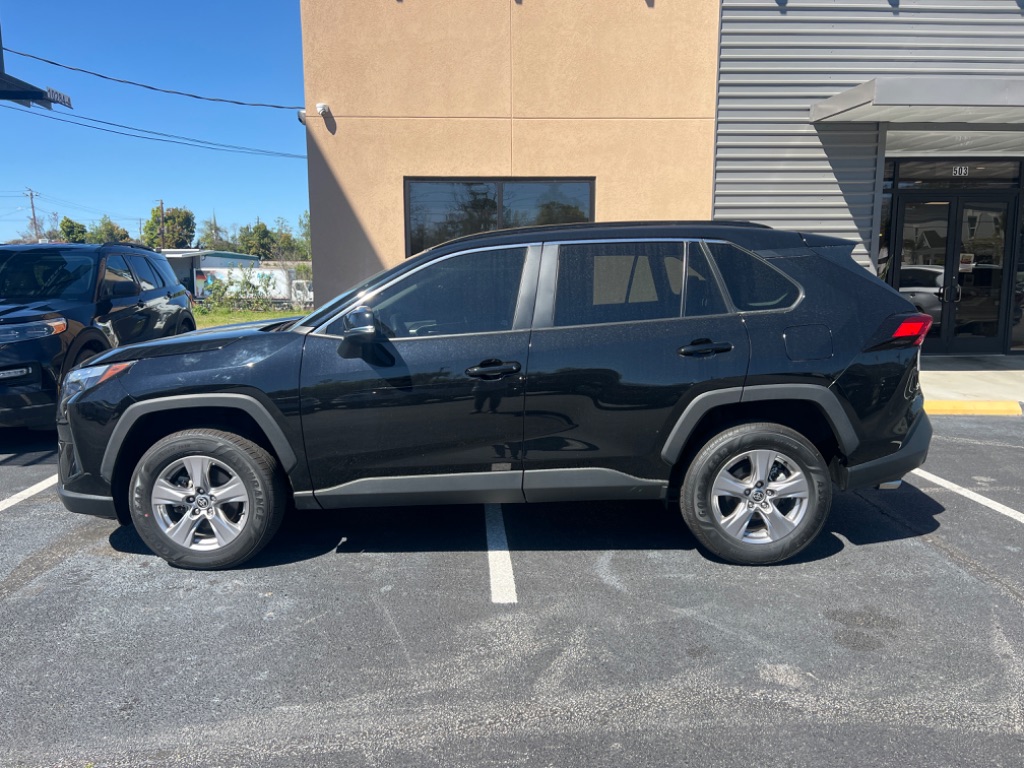 2023 Toyota RAV4 XLE - Photo 10