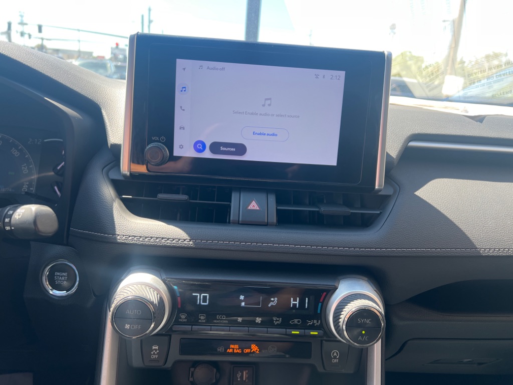 2023 Toyota RAV4 XLE - Photo 6