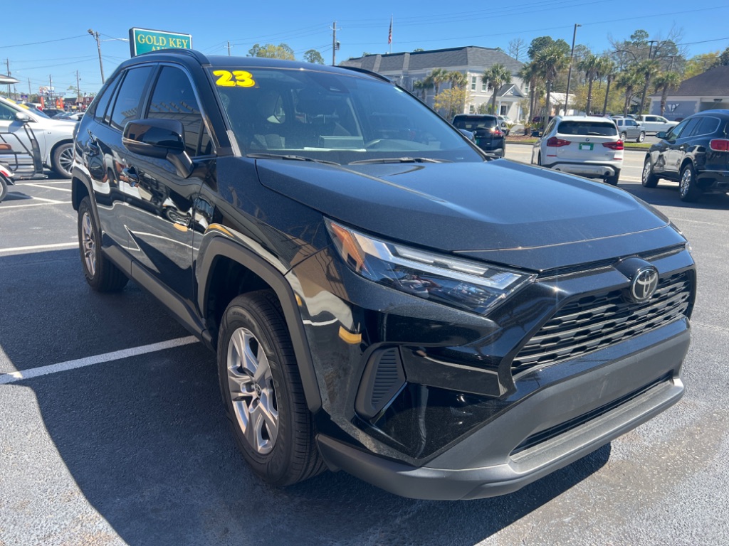 2023 Toyota RAV4 XLE - Photo 13
