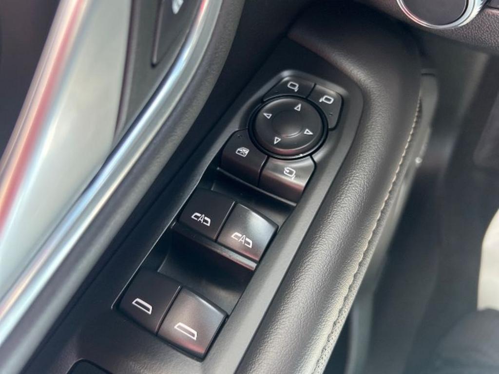 GMC Yukon photo 2