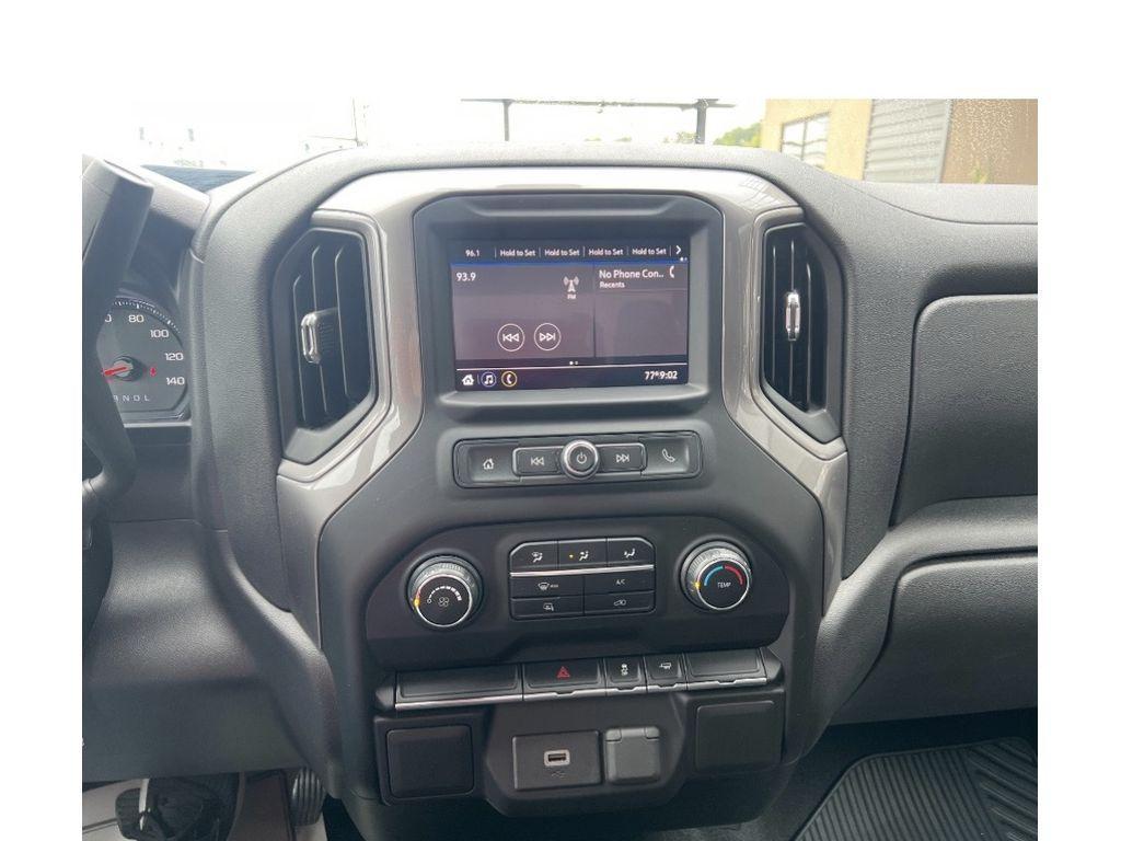 Chevrolet Silverado photo 6
