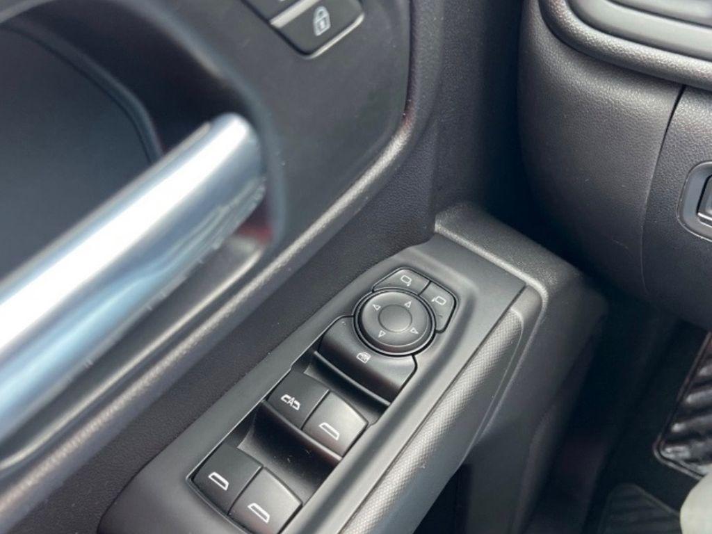 Chevrolet Silverado photo 2