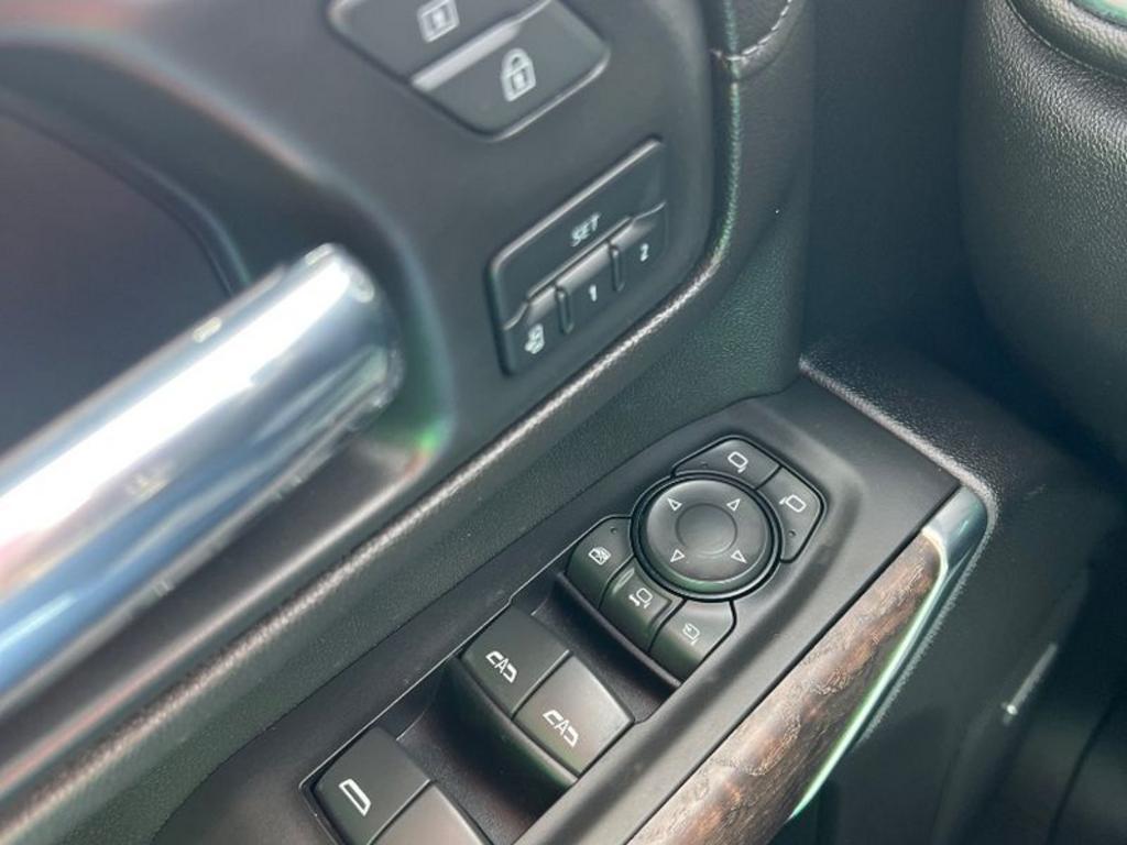 GMC Sierra photo 2