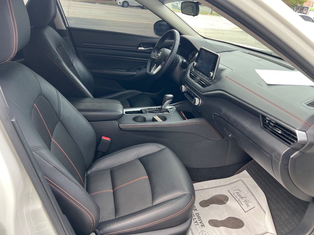 Nissan Altima photo 16