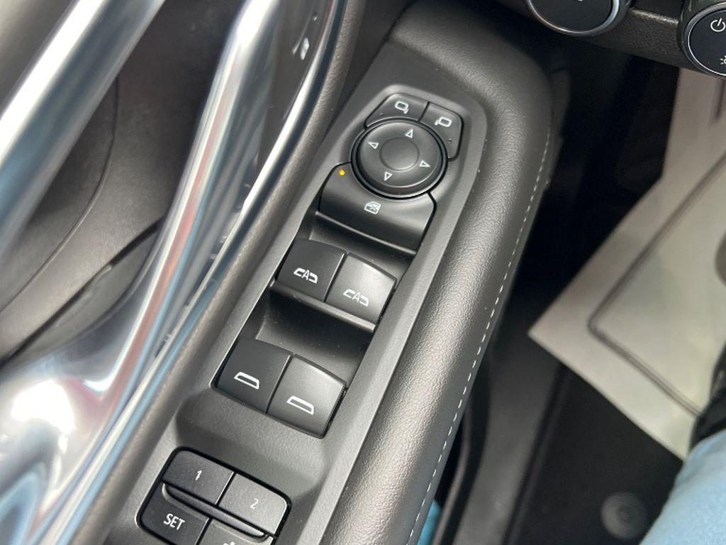 Chevrolet Tahoe photo 2