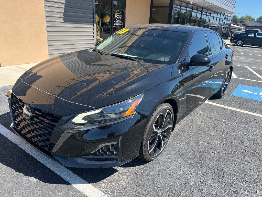 2023 Nissan Altima SR