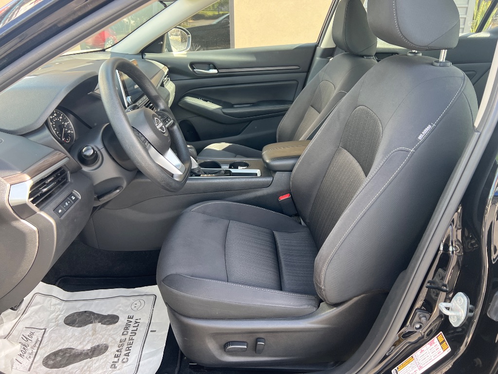 2025 Nissan Altima SV - Photo 13
