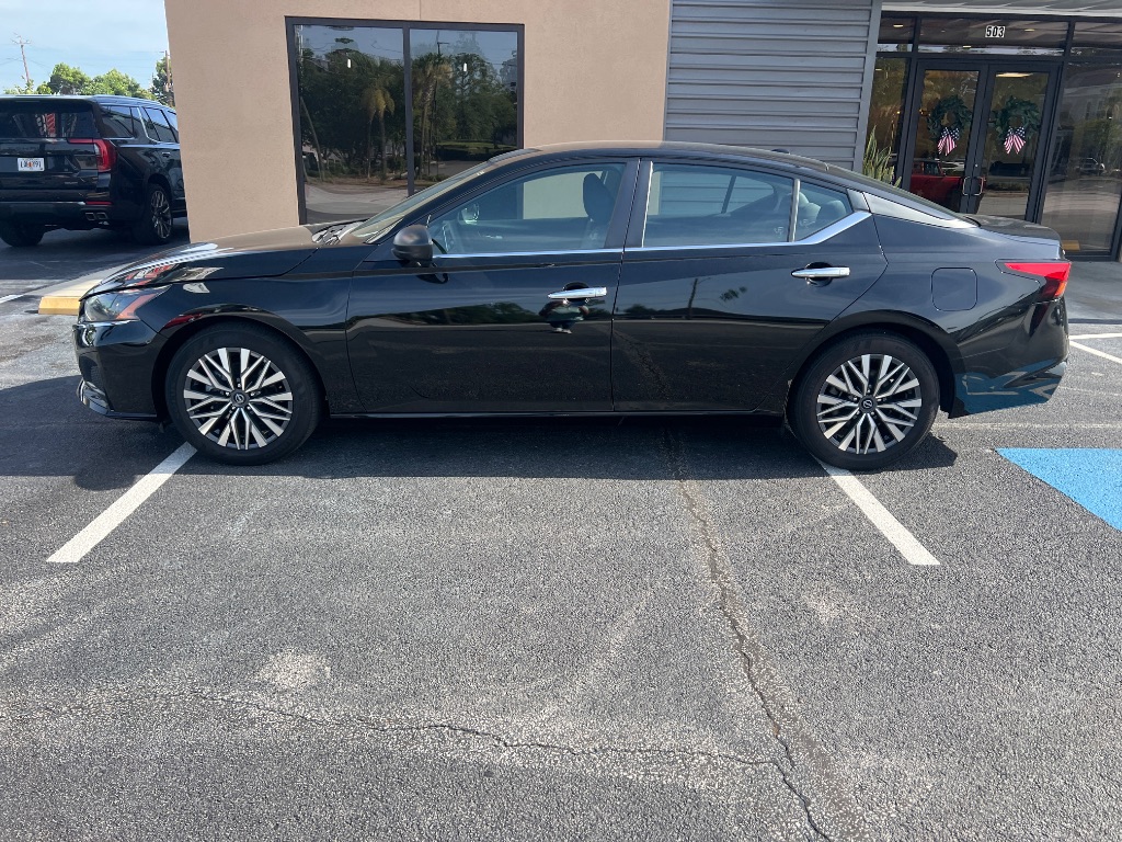 2025 Nissan Altima SV - Photo 9