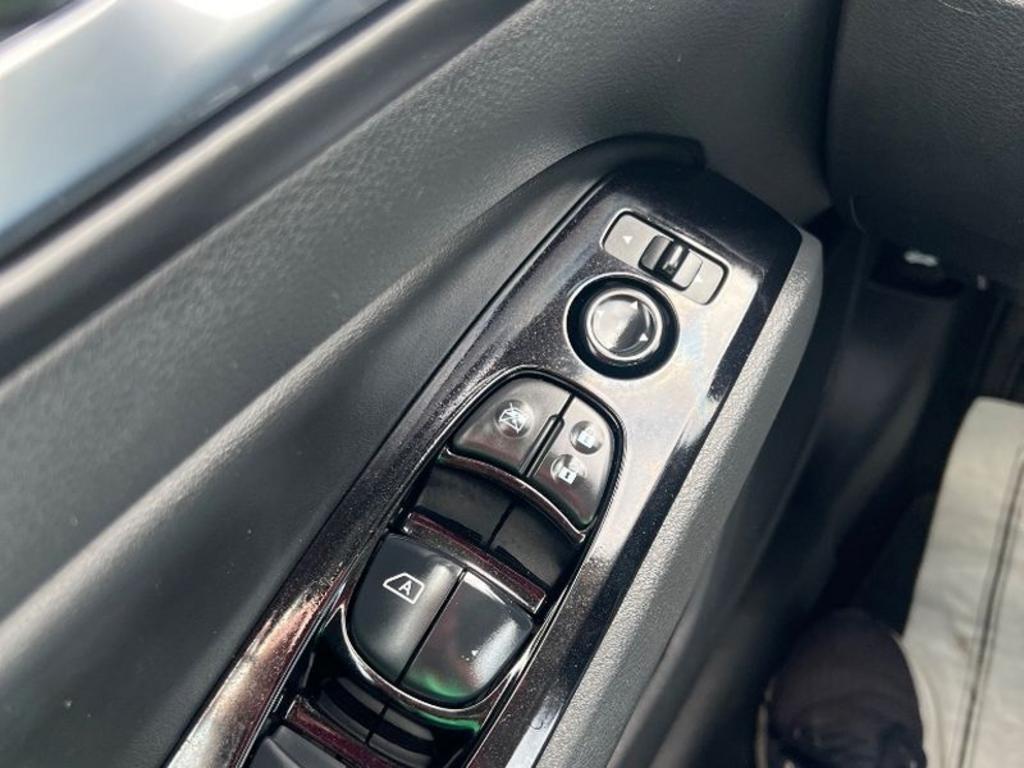 Nissan Altima photo 2